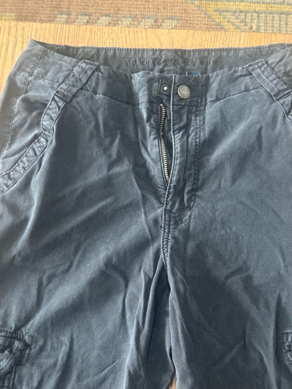 American Eagle Cargo Pants  Size 2 Black Wide Leg Baggy Utility Y2K Trend 5030 - Picture 4 of 7
